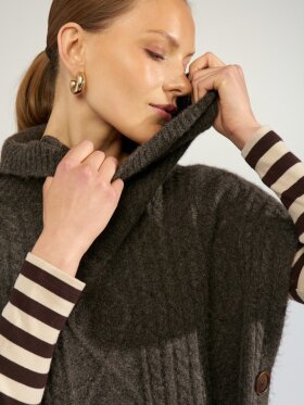 Numph - NUJoline Poncho Black Coffee Numph - NUJoline Poncho Black Coffee
