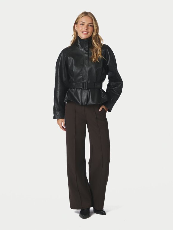 Neo Noir - Jaclyn Faux Leather Black