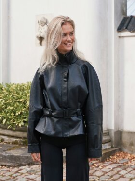 Neo Noir - Jaclyn Faux Leather Black