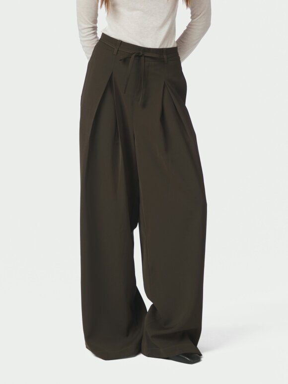 Neo Noir - Eddina Woven Pants d. brown