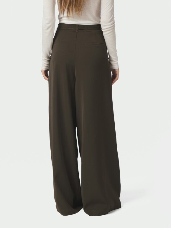 Neo Noir - Eddina Woven Pants d. brown