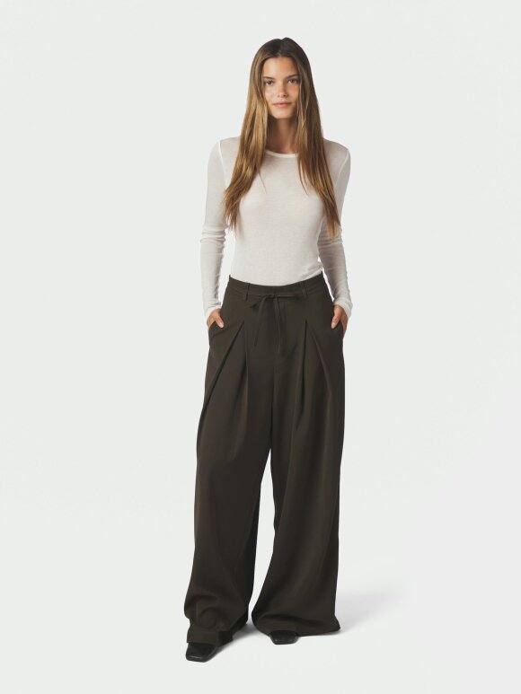 Neo Noir - Eddina Woven Pants d. brown
