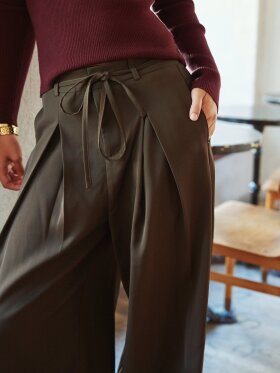 Neo Noir - Eddina Woven Pants d. brown