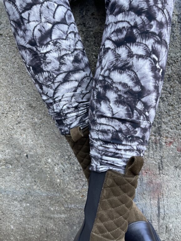 Black Colour - Robyn printed leggins grey fan