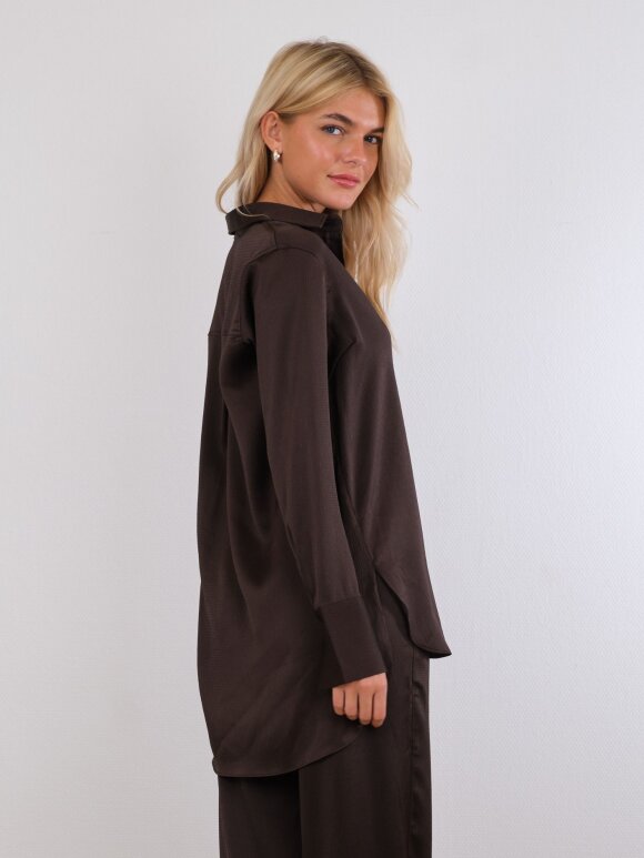 Neo Noir - Margit satin shirt brown